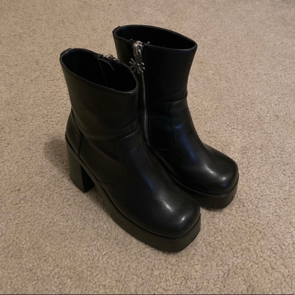 Black platform boots size 8